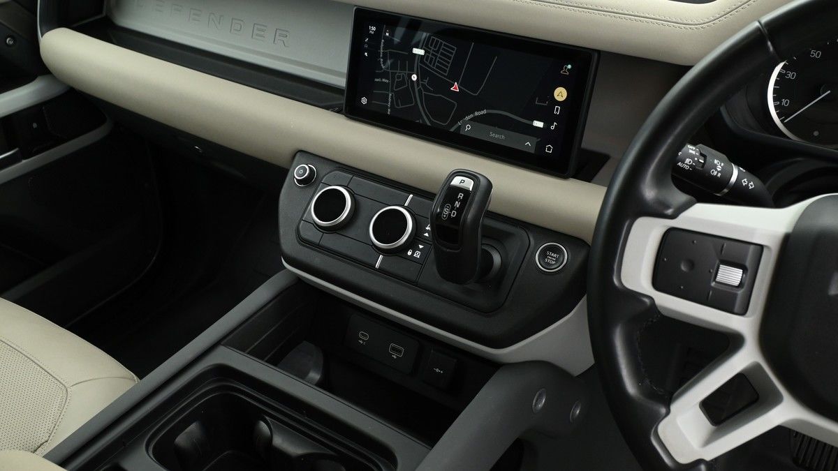 Land Rover Defender 110 Image 2