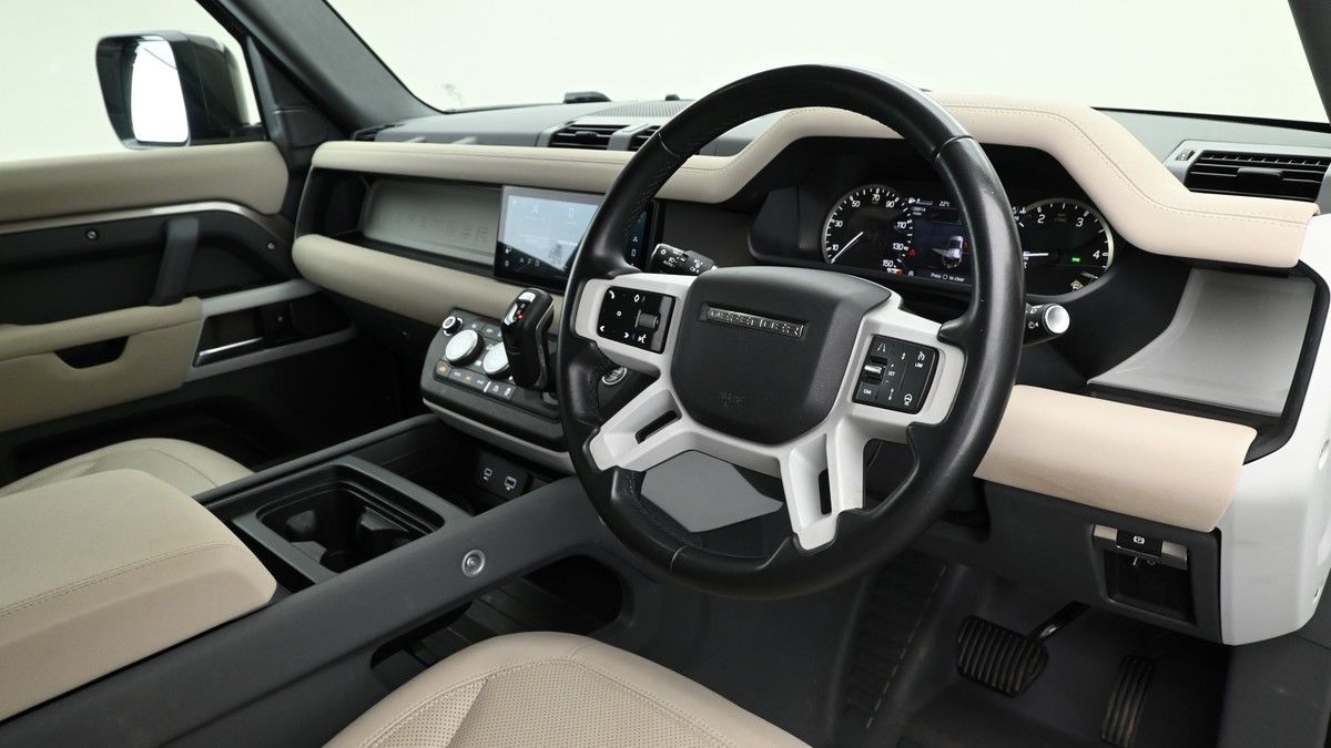Land Rover Defender 110 Image 3