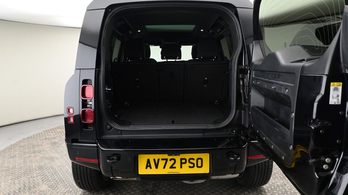 Land Rover Defender 110 Image 10
