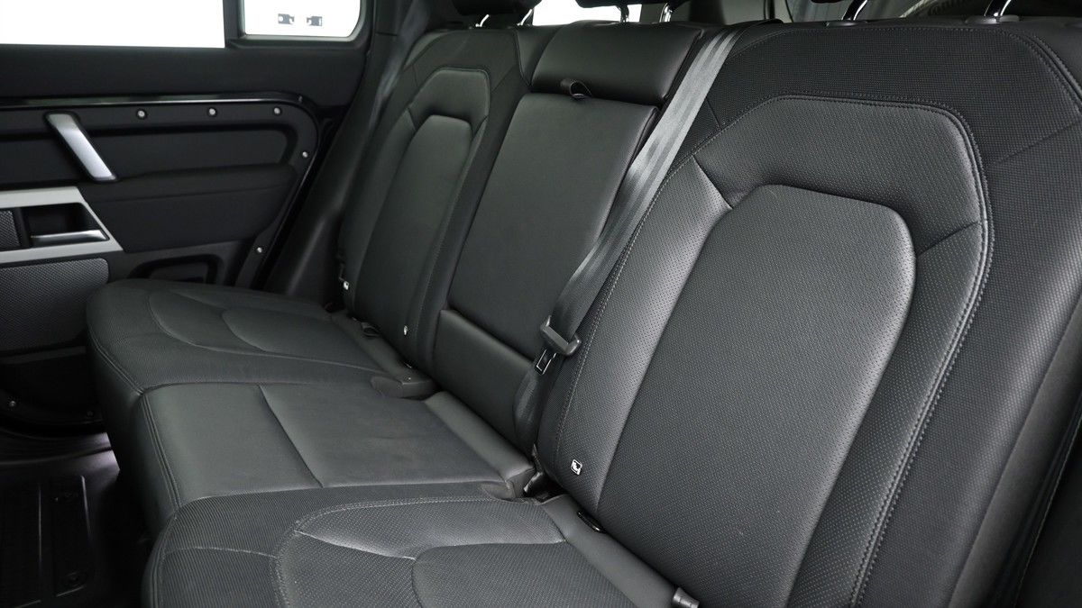 Land Rover Defender 110 Image 5