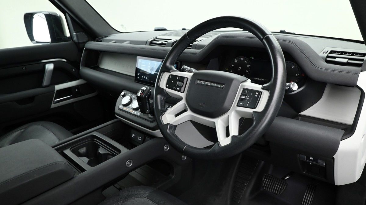 Land Rover Defender 110 Image 3