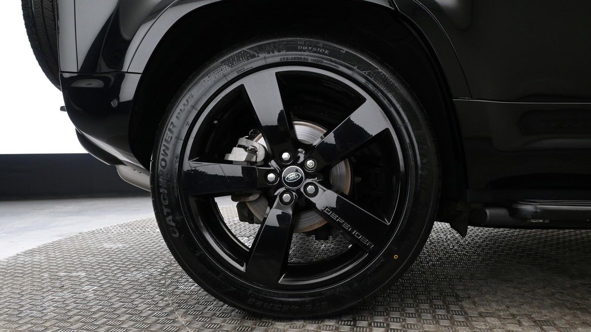 Land Rover Defender 110 Image 9