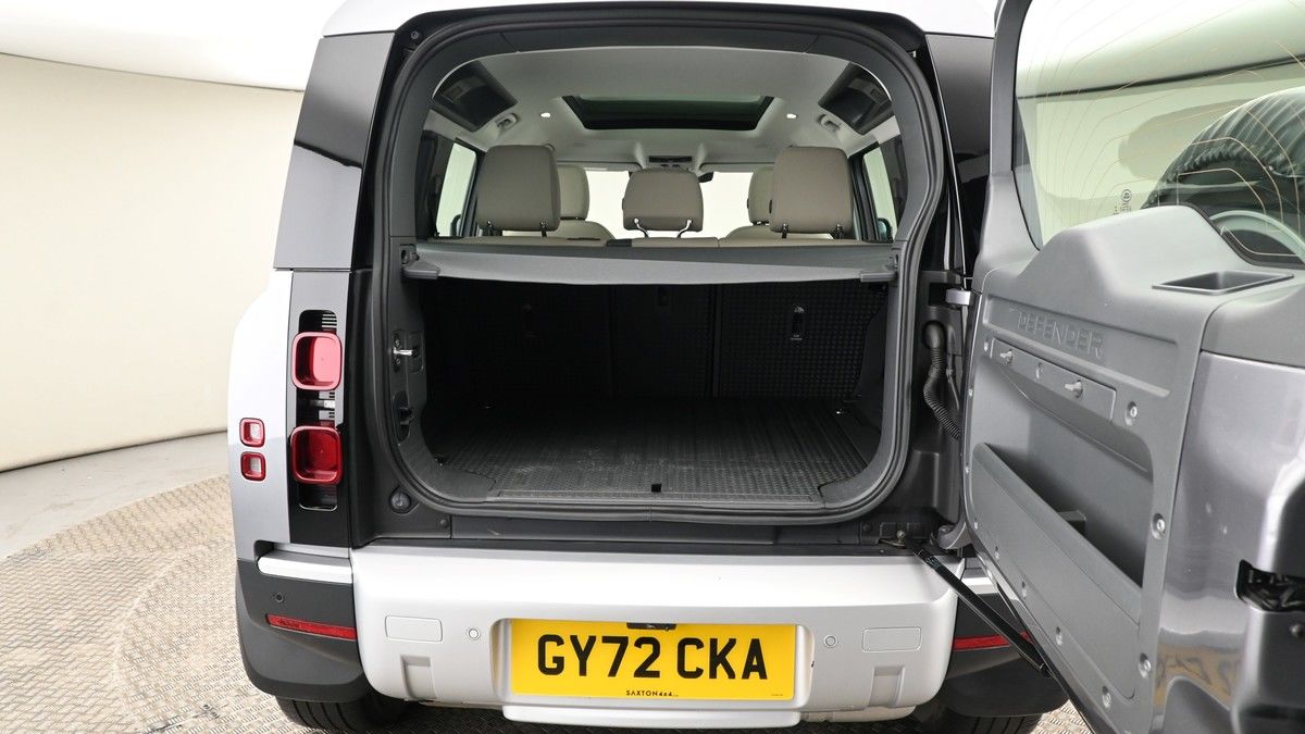 Land Rover Defender 110 Image 10
