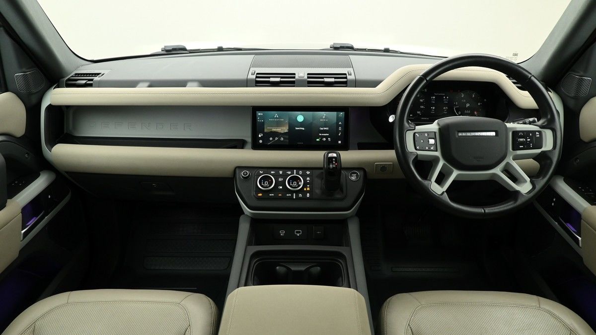 Land Rover Defender 110 Image 14
