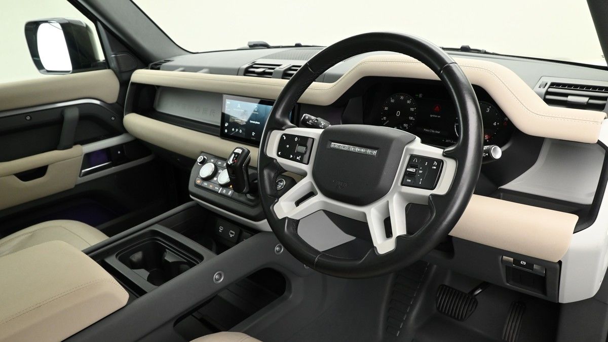 Land Rover Defender 110 Image 3