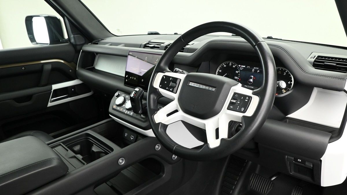 Land Rover Defender 110 Image 3