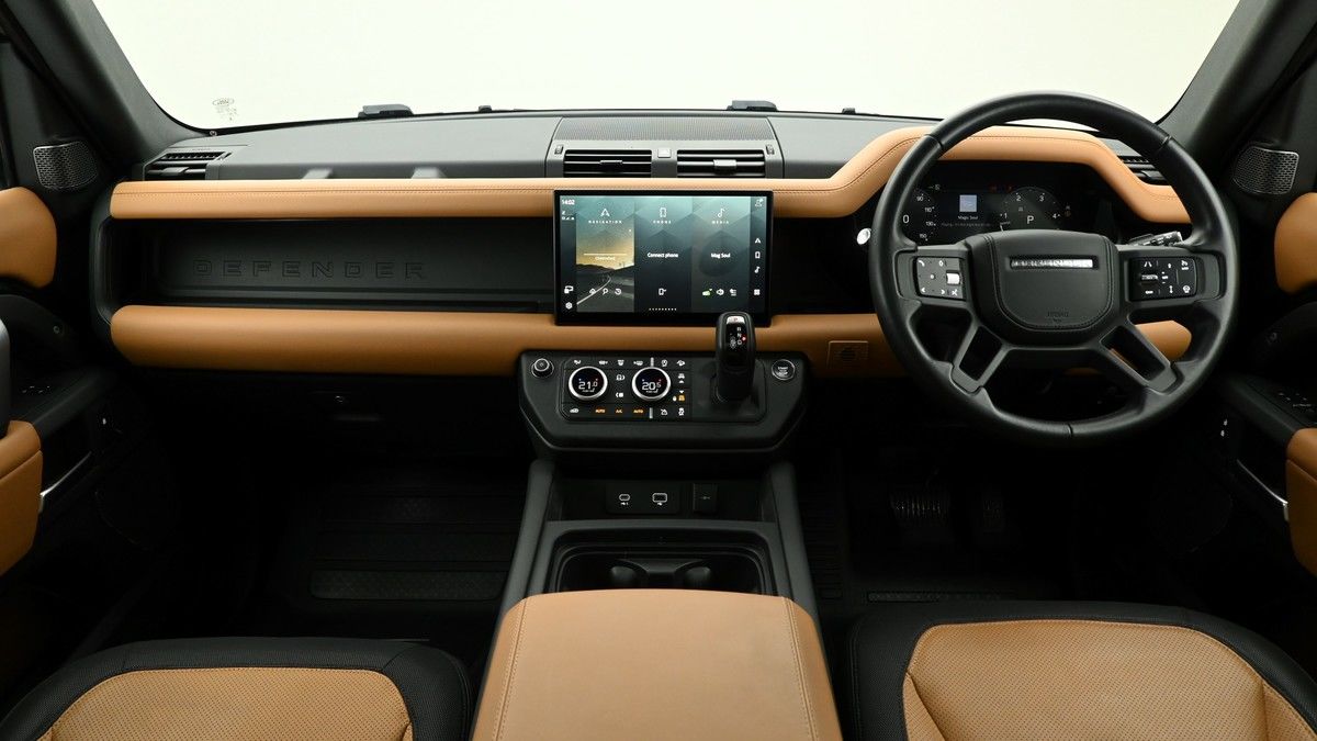 Land Rover Defender 110 Image 14