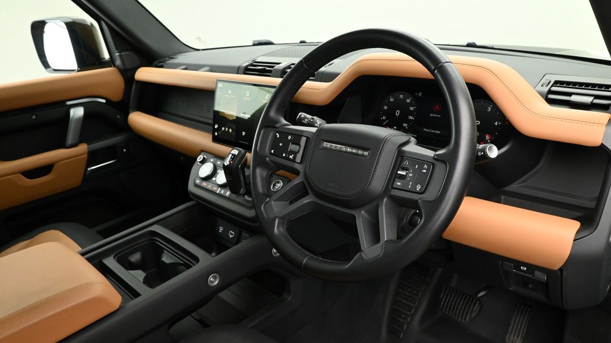 Land Rover Defender 110 Image 3