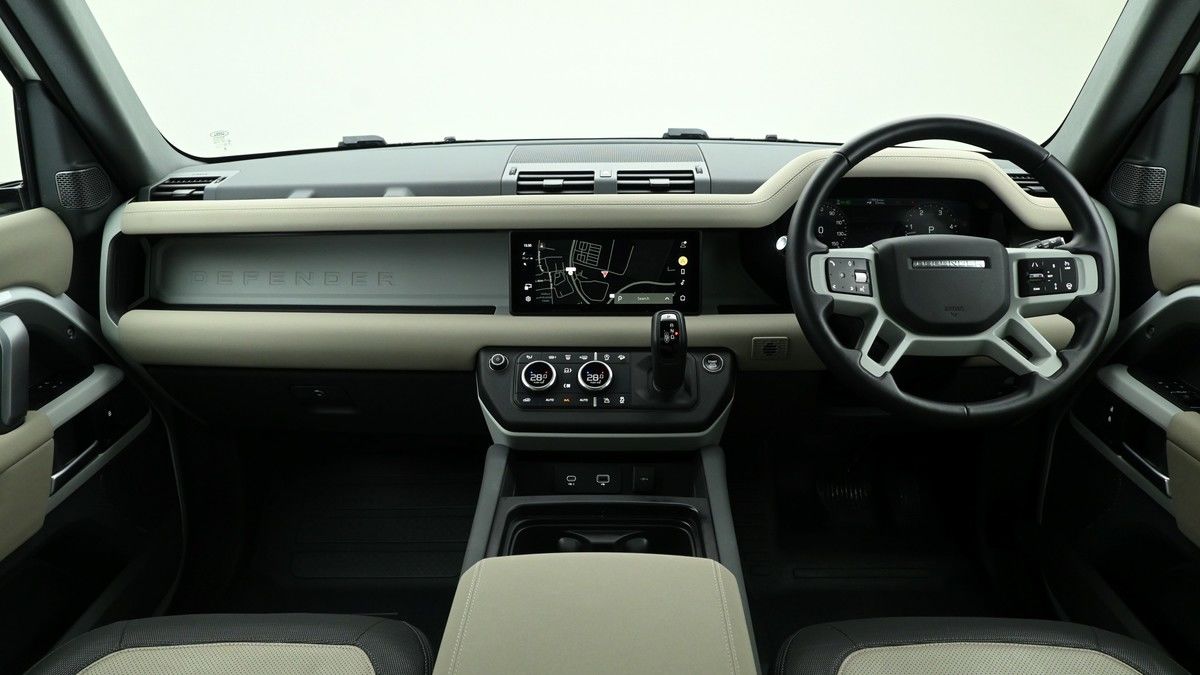 Land Rover Defender 110 Image 14