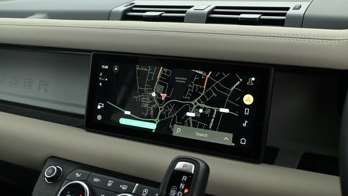 Land Rover Defender 110 Image 11