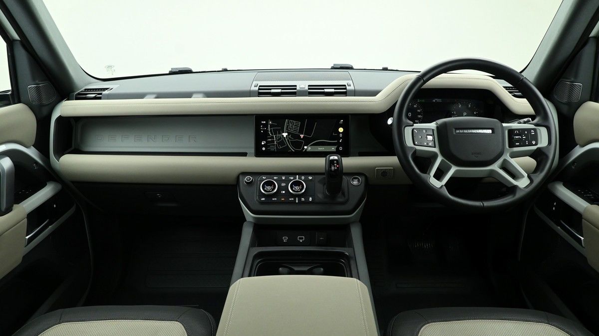 Land Rover Defender 110 Image 14