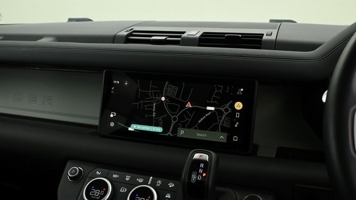 Land Rover Defender 110 Urban Image 11