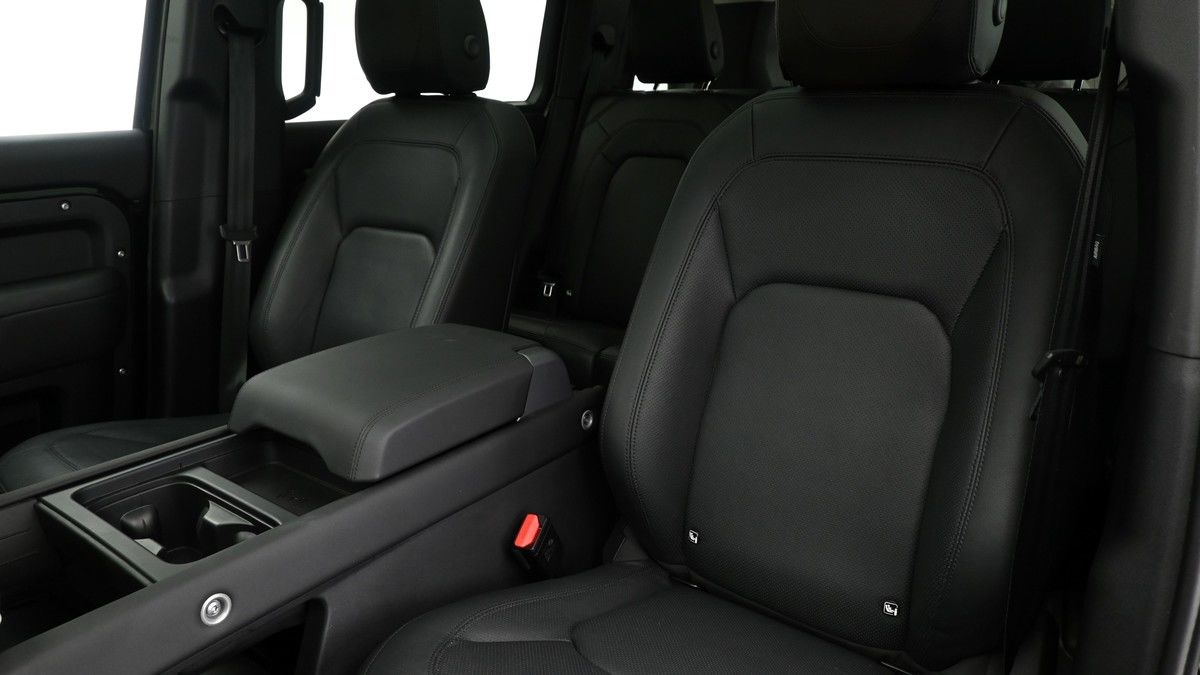 Land Rover Defender 110 Urban Image 4