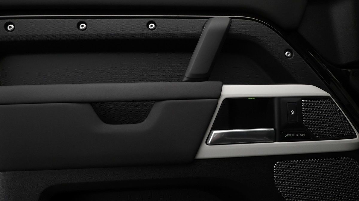 Land Rover Defender 110 Urban Image 13
