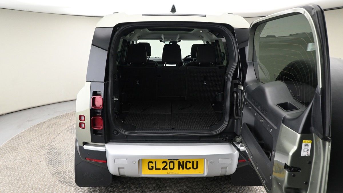 Land Rover Defender 110 Image 10