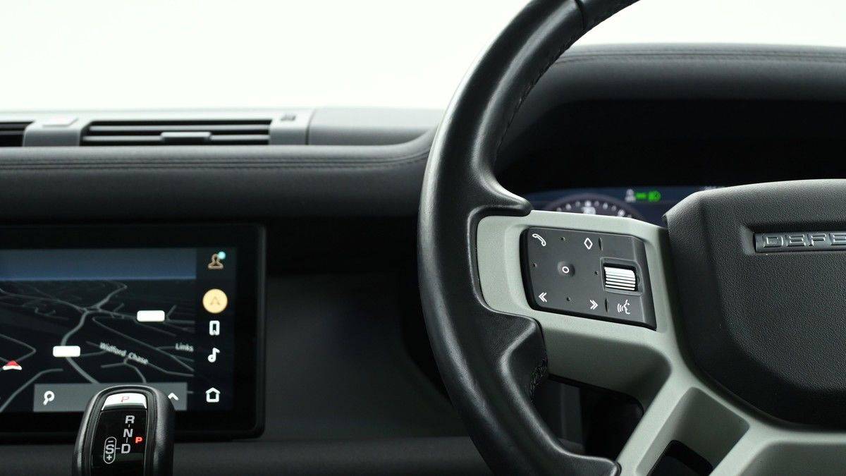 Land Rover Defender 110 Image 15