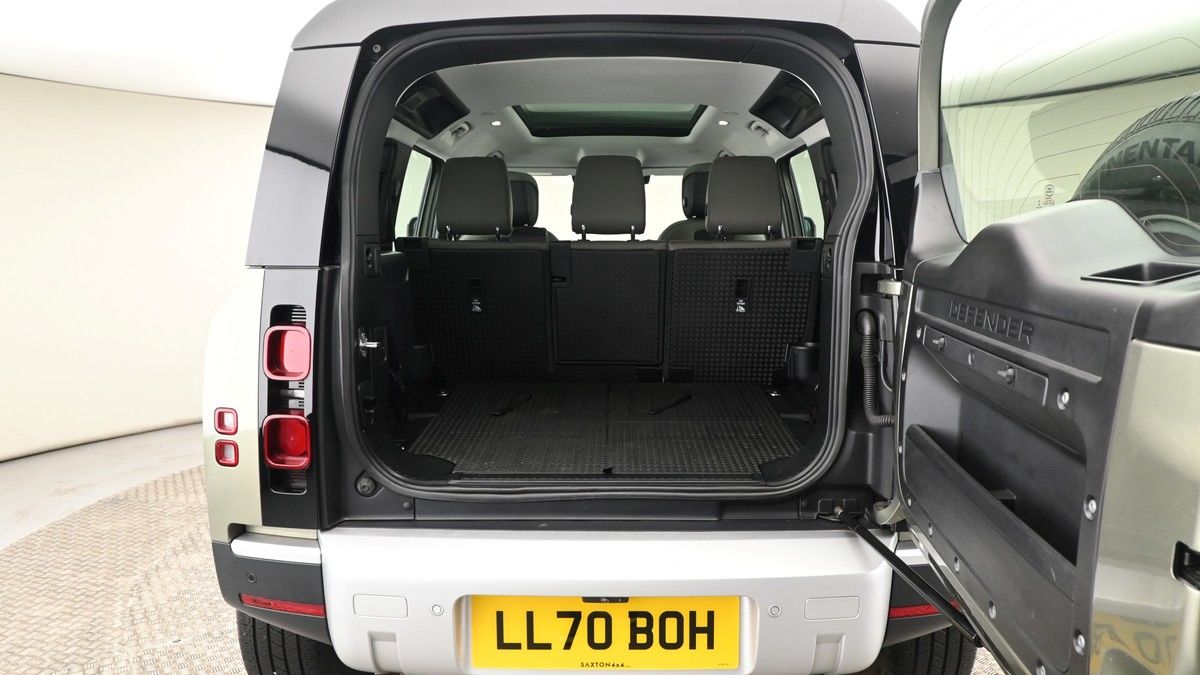 Land Rover Defender 110 Image 10