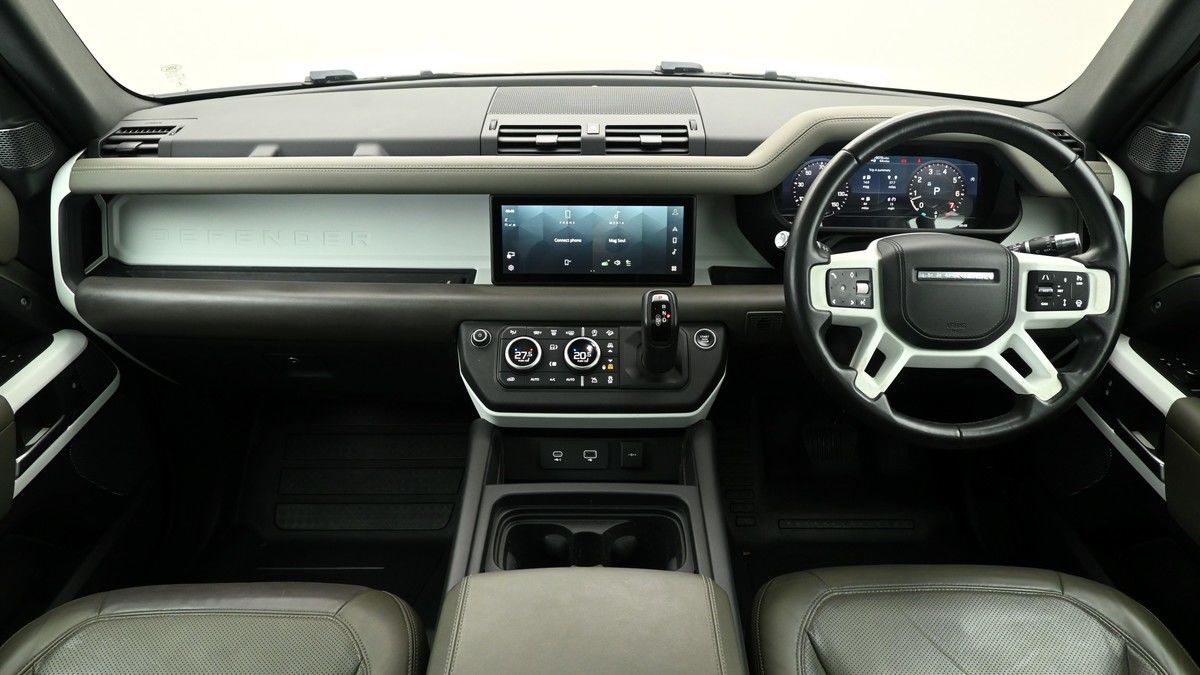 Land Rover Defender 110 Image 14