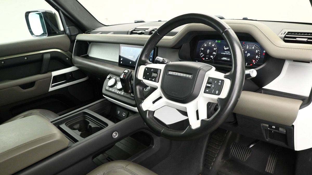 Land Rover Defender 110 Image 3