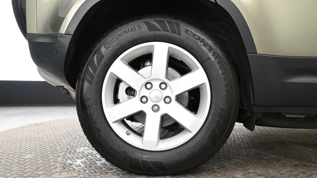 Land Rover Defender 110 Image 9