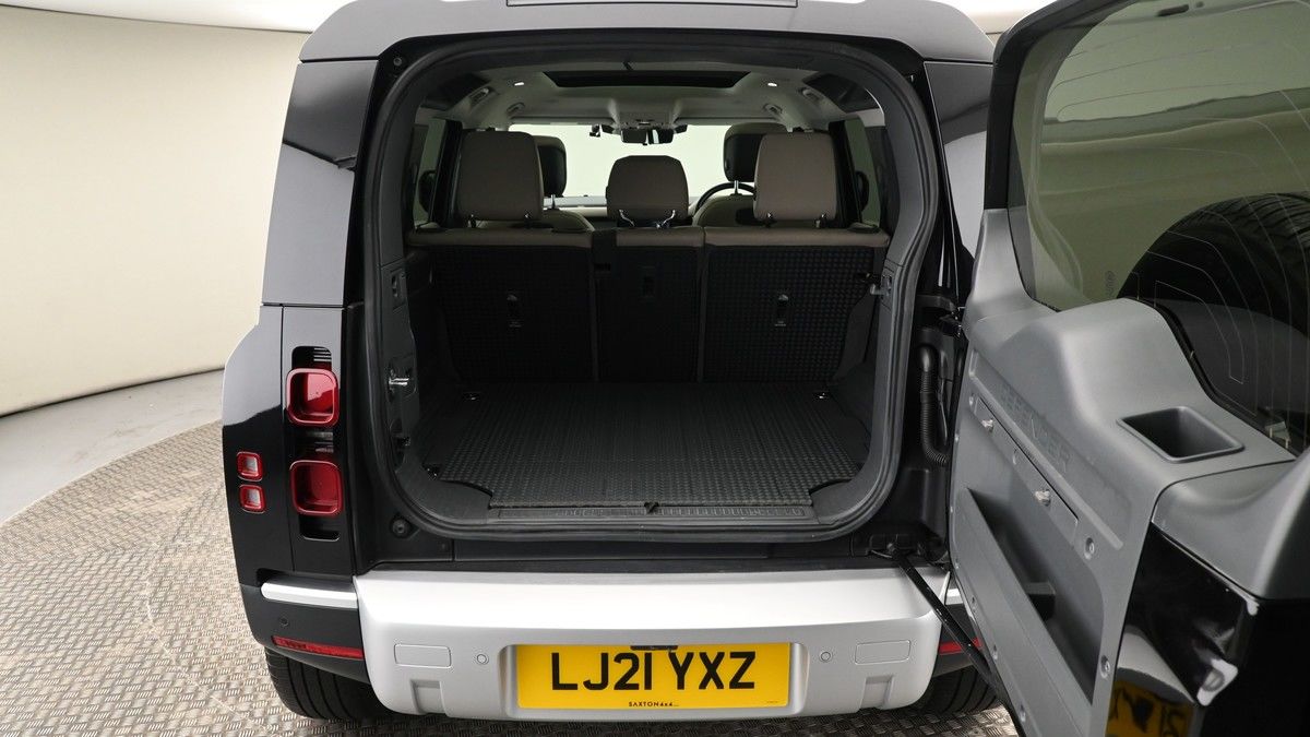 Land Rover Defender 110 Image 10