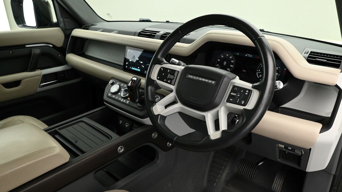 Land Rover Defender 110 Image 3