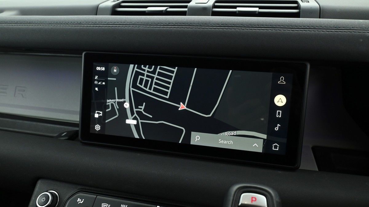 Land Rover Defender 110 Image 10