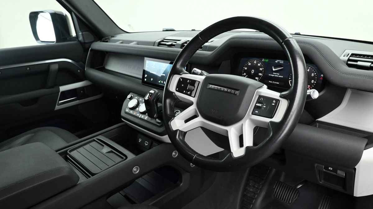 Land Rover Defender 110 Image 2