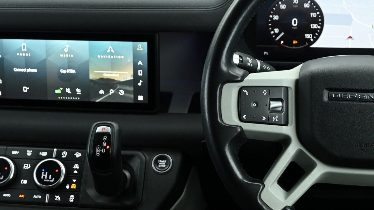Land Rover Defender 110 Image 14