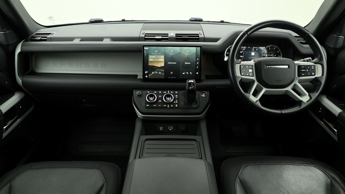 Land Rover Defender 110 Image 14