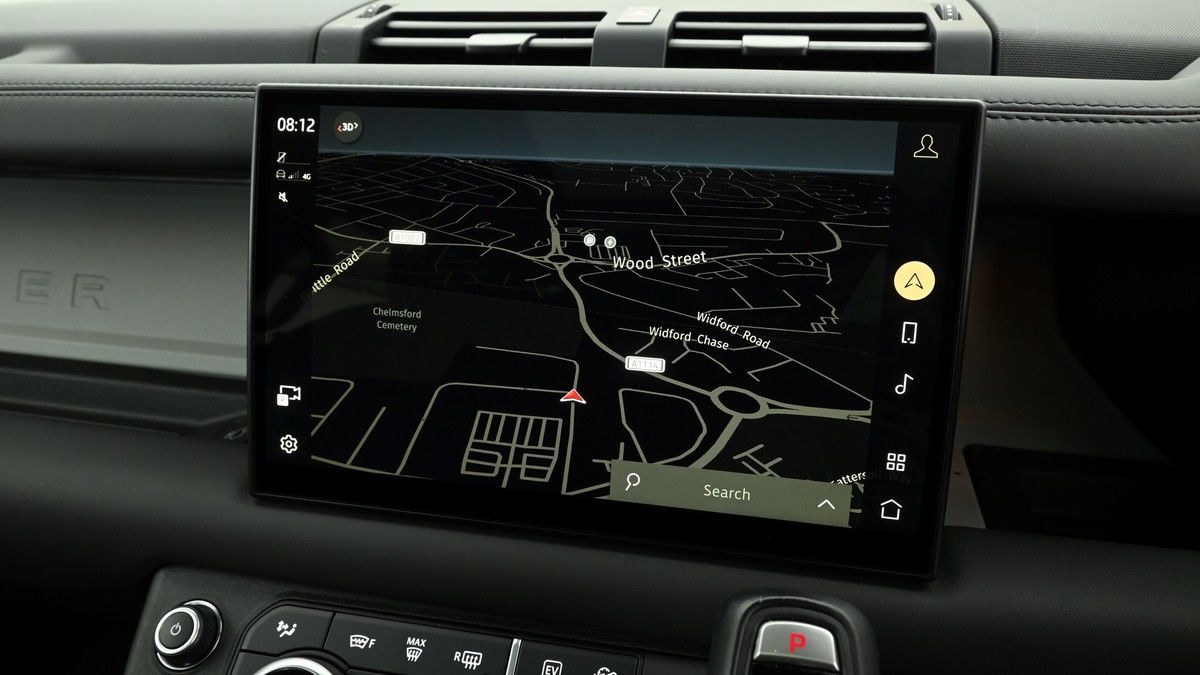 Land Rover Defender 110 Image 11