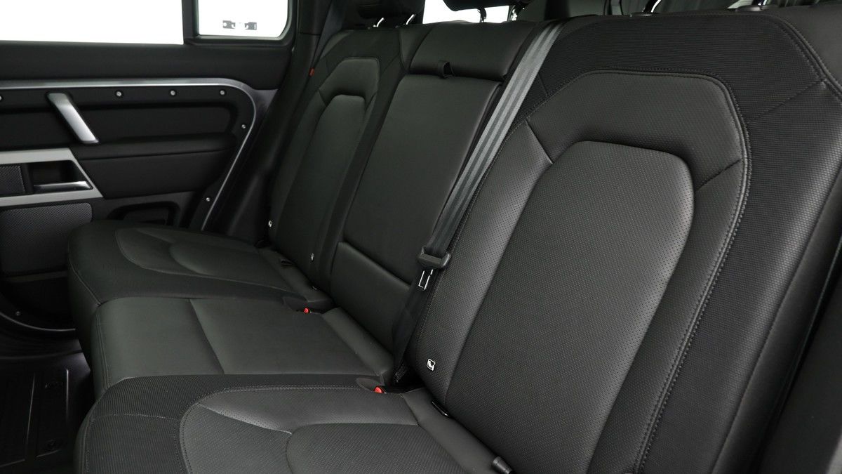 Land Rover Defender 110 Image 5