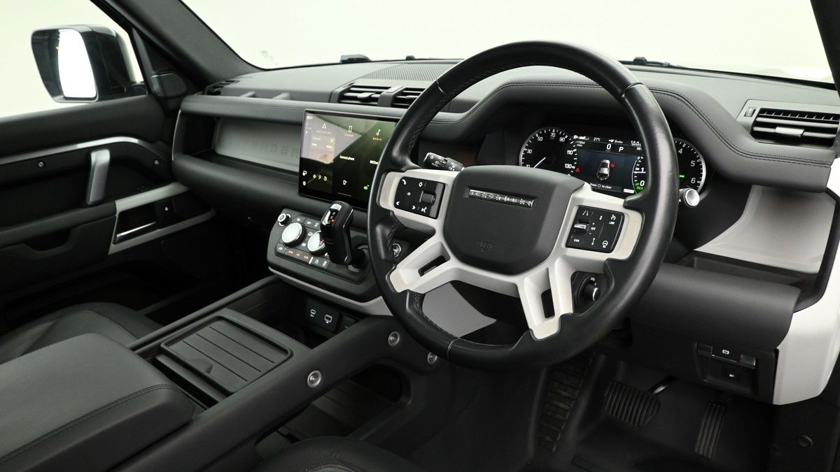 Land Rover Defender 110 Image 3