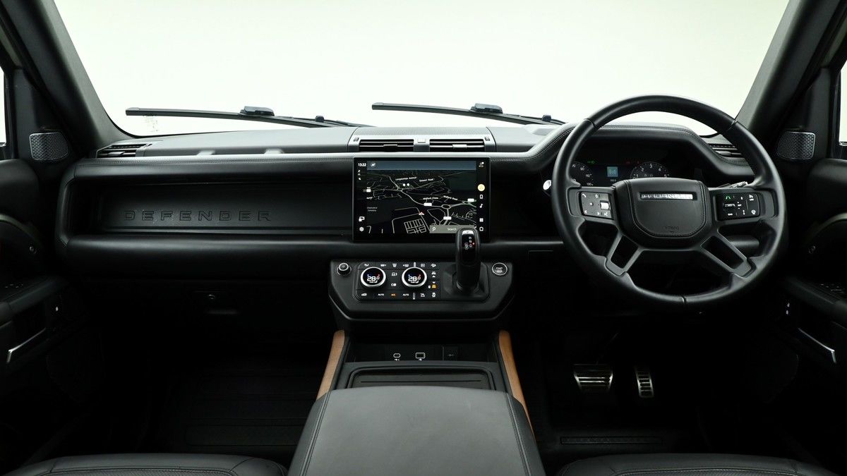 Land Rover Defender 110 Image 14