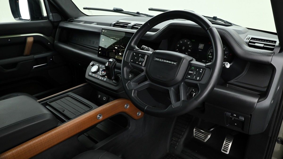 Land Rover Defender 110 Image 3