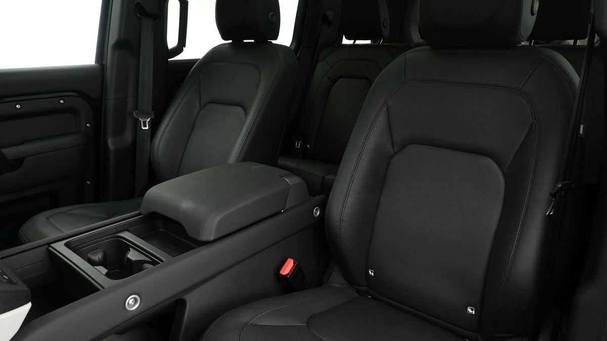 Land Rover Defender 110 Urban Image 4