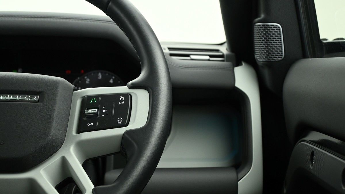 Land Rover Defender 110 Urban Image 16