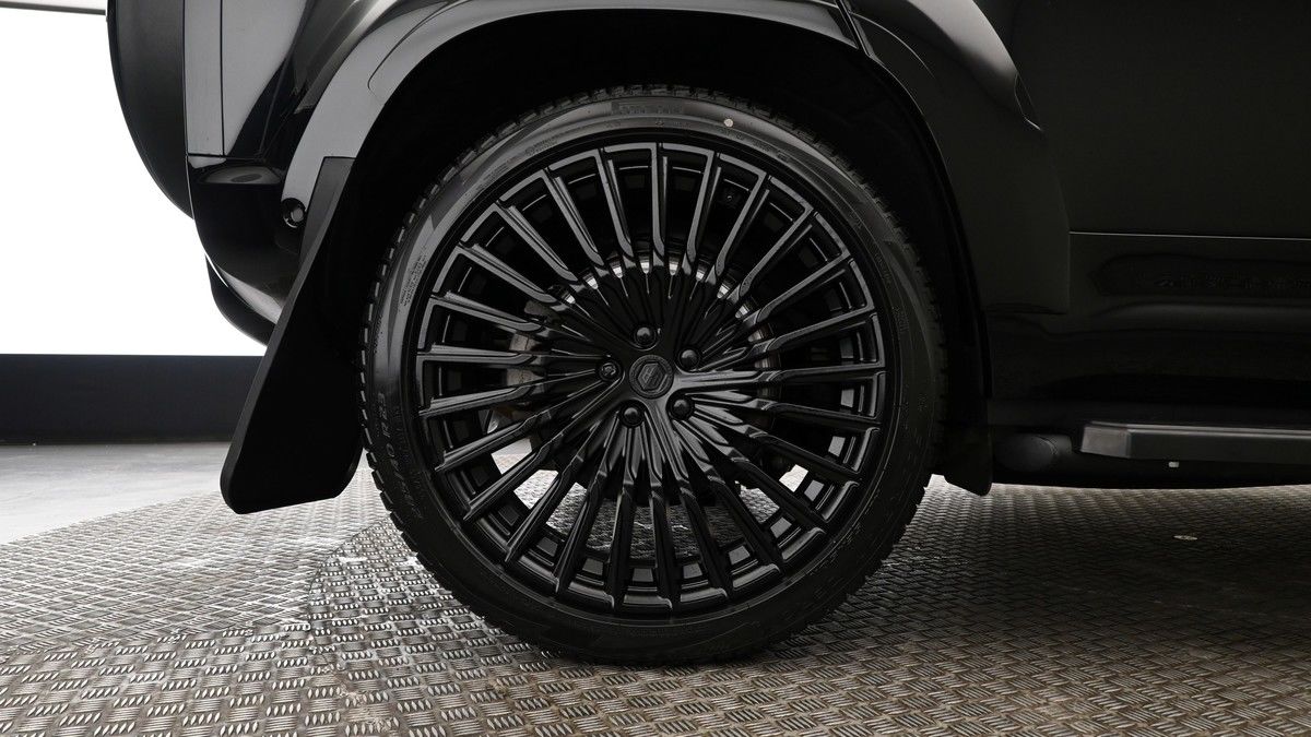 Land Rover Defender 110 Urban Image 9