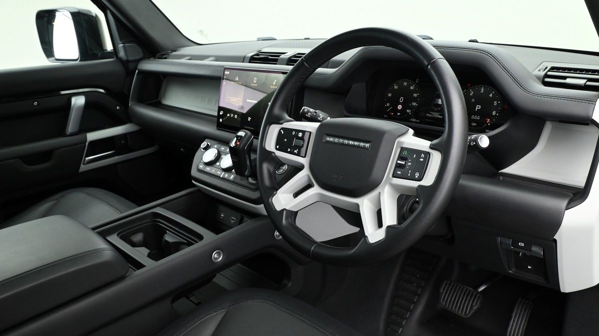 Land Rover Defender 110 Image 3