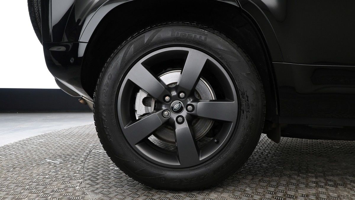Land Rover Defender 110 Image 9