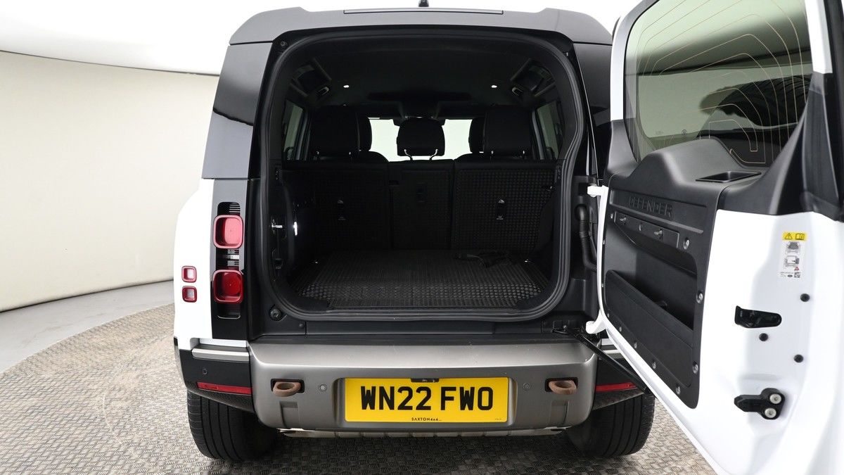 Land Rover Defender 110 Image 10