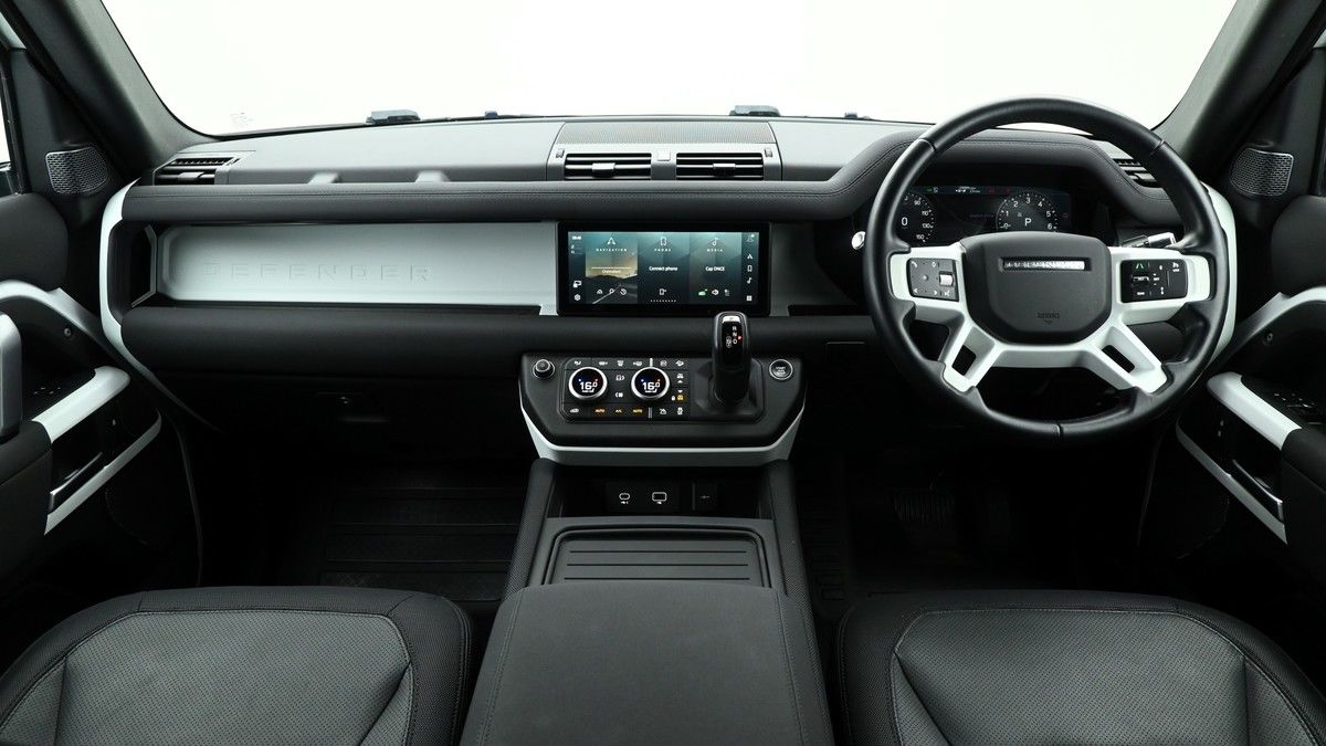 Land Rover Defender 110 Image 14