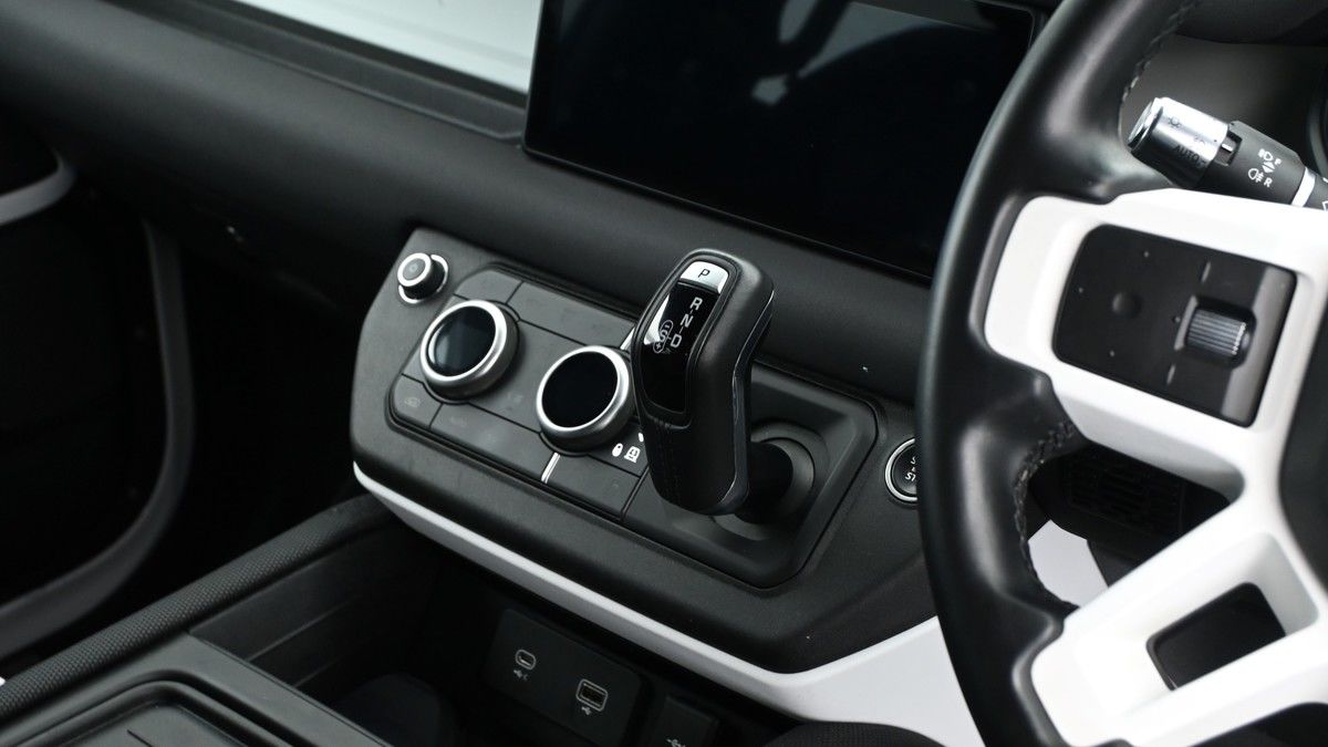 Land Rover Defender 110 Image 2