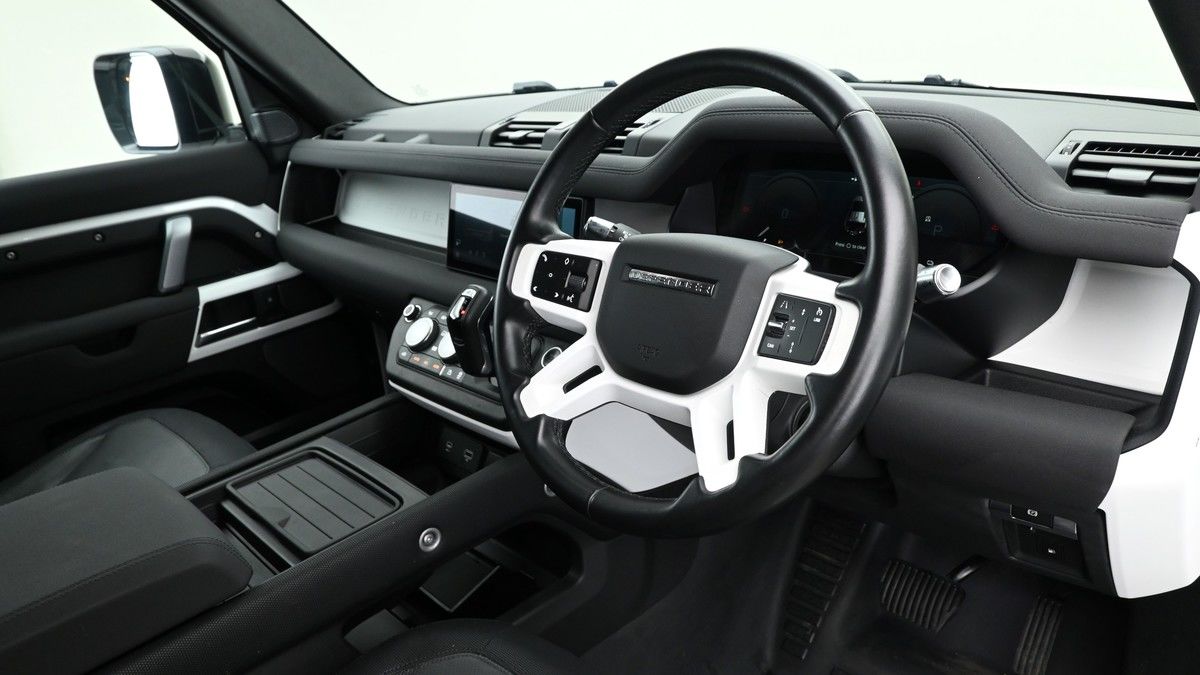 Land Rover Defender 110 Image 3