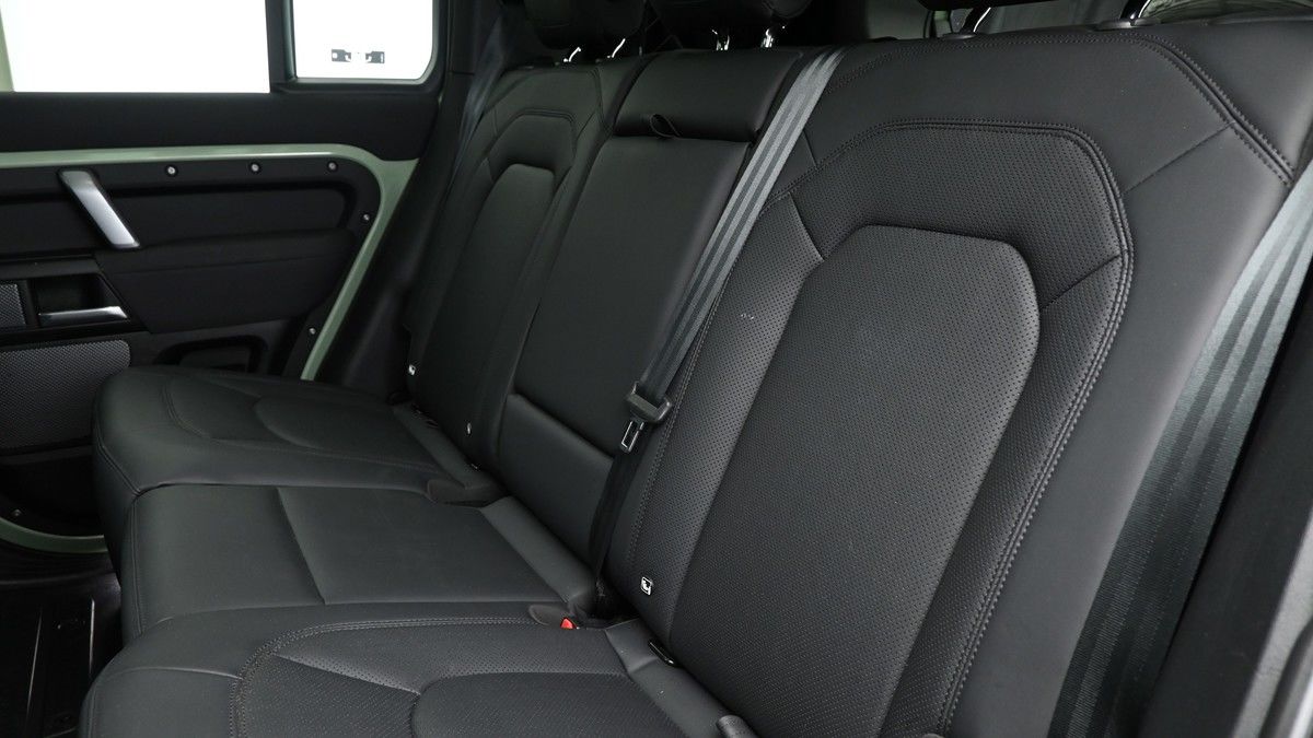 Land Rover Defender 110 Urban Image 5
