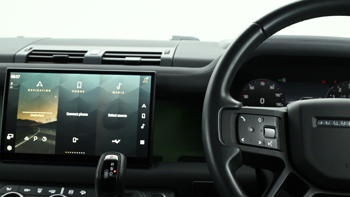 Land Rover Defender 110 Urban Image 15