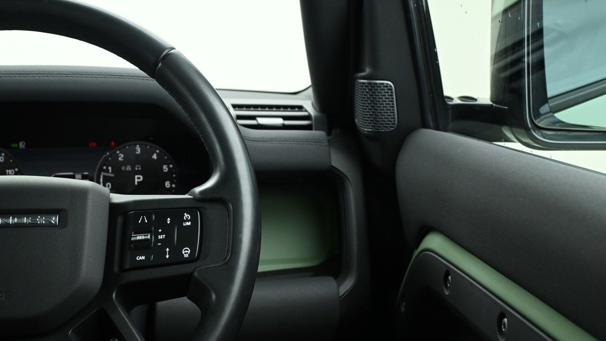 Land Rover Defender 110 Urban Image 16
