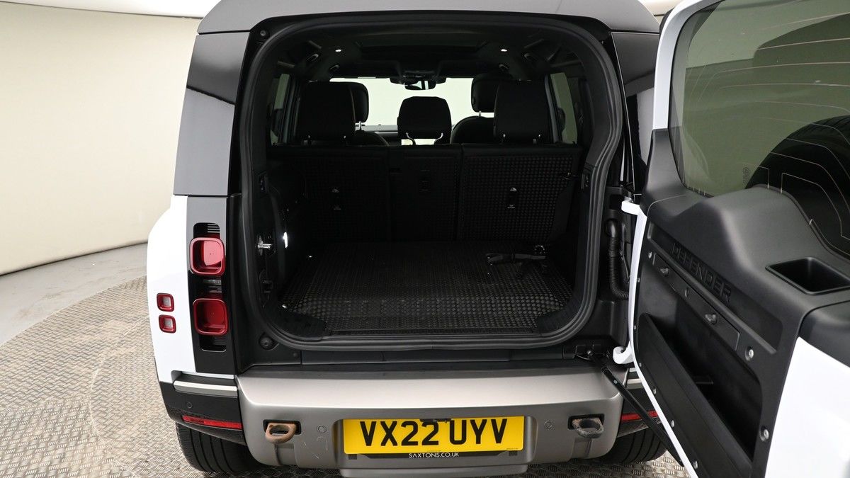 Land Rover Defender 110 Image 10