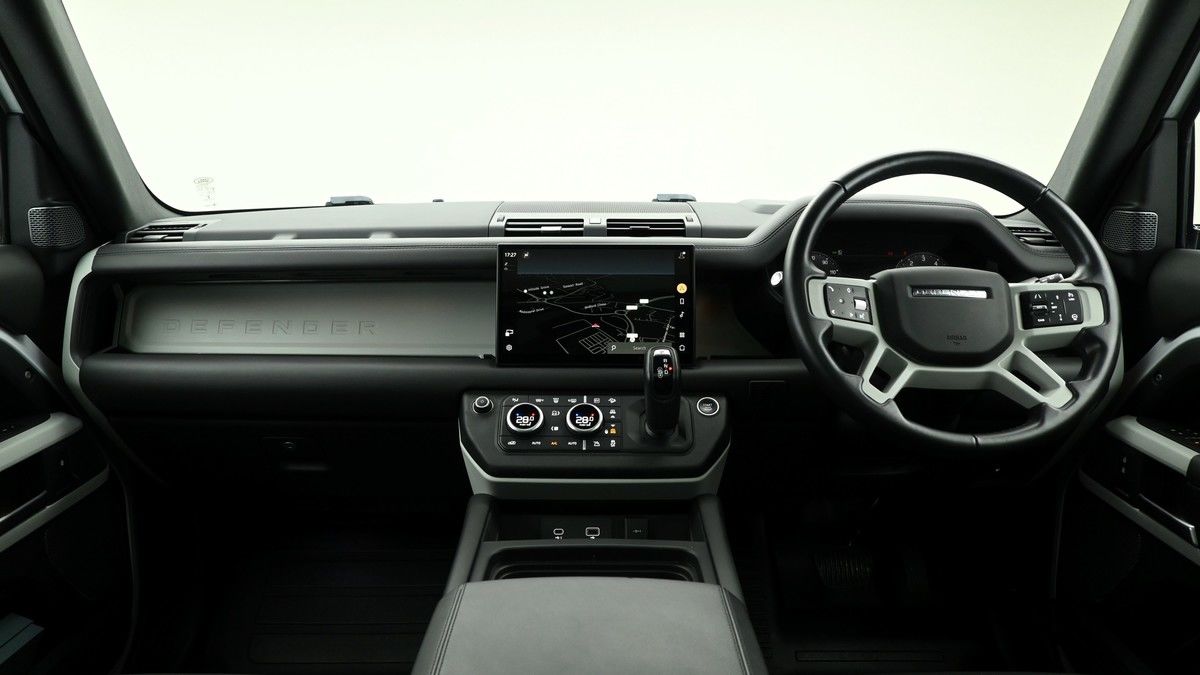Land Rover Defender 110 Image 14