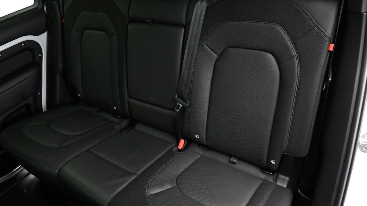 Land Rover Defender 110 Image 5